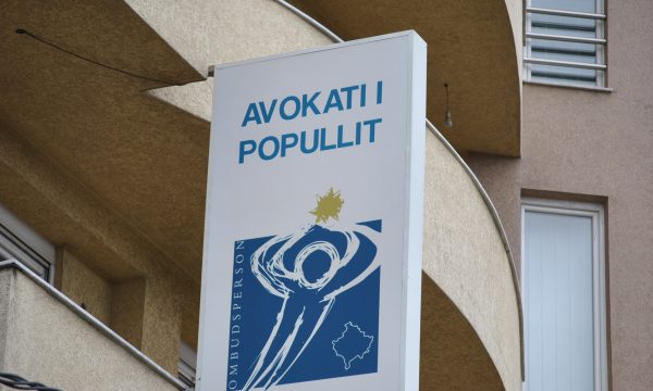 Avokati i Popullit kërkon nga Qeveria veprime të menjëhershme për pagat e rreth 700 punëtorëve të RTK-së