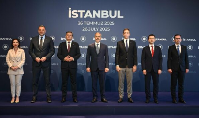 Kryediplomati turk i mledh në Stamboll ministrat e Jashtëm të vendeve të BP, flasin për paqe e projekte – Gërvalla mungon