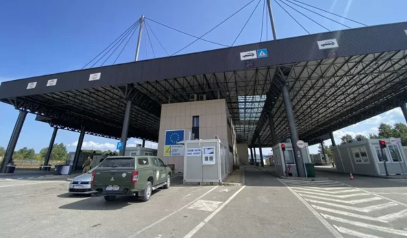 Ngrihet aktakuzë kundër një personi, Prokuroria: Kontrabandonte migrantë në Kosovë me veturën e marrë me qira