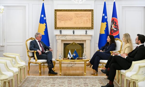 Osmani takohet me shefin e OSBE’së, flasin për zhvillimet aktuale