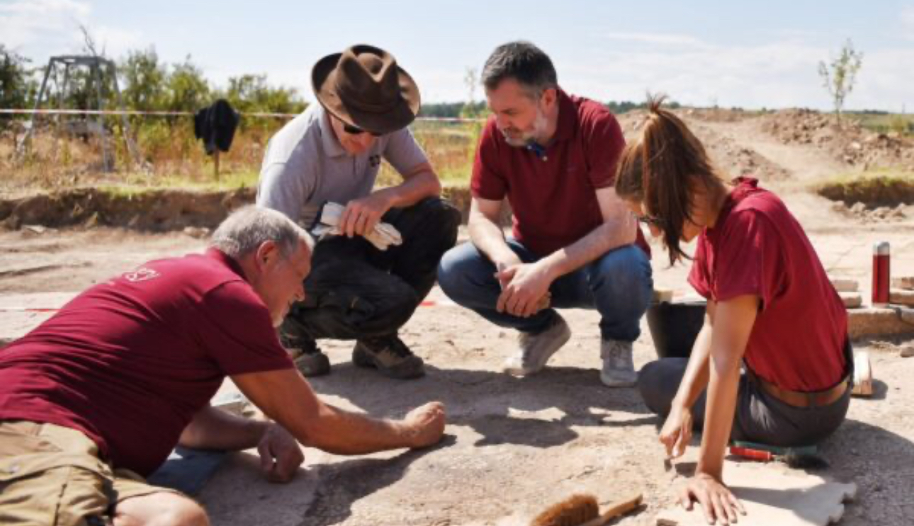 Ministri Çeku njofton për zbulimin e një mbishkrimi të dytë në Ulpianë kushtuar Perandorit Justinian e gruas Teodora