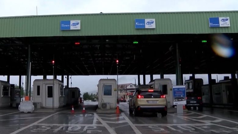 Shtetasi shqiptar tenton t’u japë ryshfet nga 10 euro policit dhe doganierit në Vërmicë, arrestohet