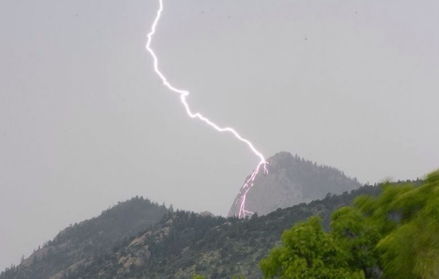 Rrufeja godet për vdekje bariun në Pogradec, ngordhin dhe 20 bagëti