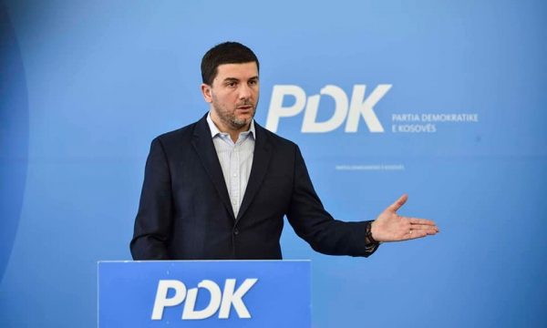 Memli Krasniqi jep dorëheqje si Kryetar i PDK-së