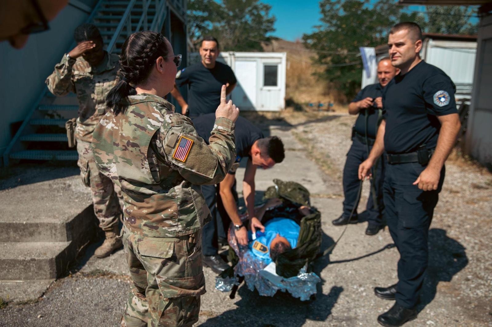 Ushtarët amerikanë dhe Policia e Kosovës zhvillojnë trajnim pesë ditor për Shpëtimin e Jetës në Luftë