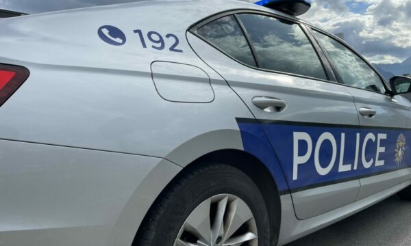 Përleshje në Prizren, arrestohet i dyshuari që dëmtoi veturën e policisë