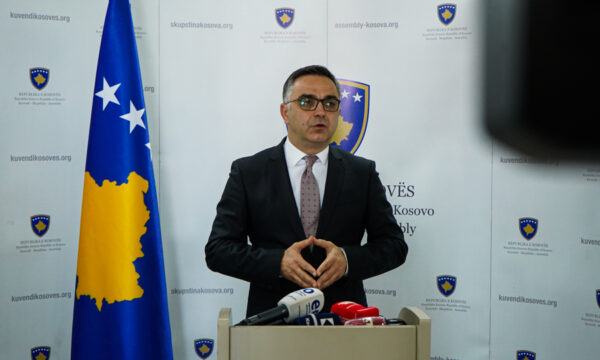 Tahiri akuzon VV-në për patriotizëm veç zgjedhor: Shqipëria po digjet nga zjarret, asnjë ndihmë