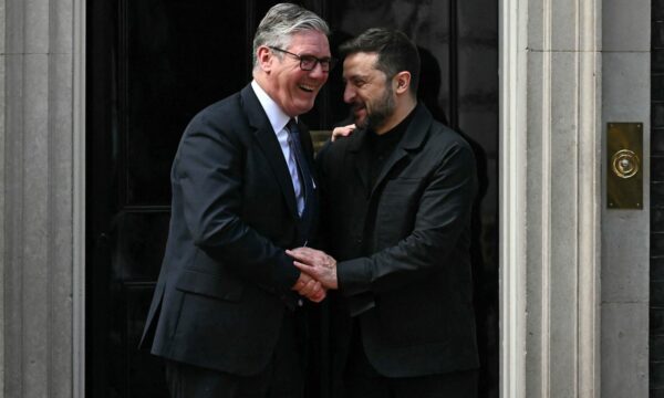 Kryeministri britanik do të marrë pjesë në takimin Trump-Zelensky, i gatshëm ta mbështesë Ukrainën “për aq kohë sa të jetë e nevojshme”