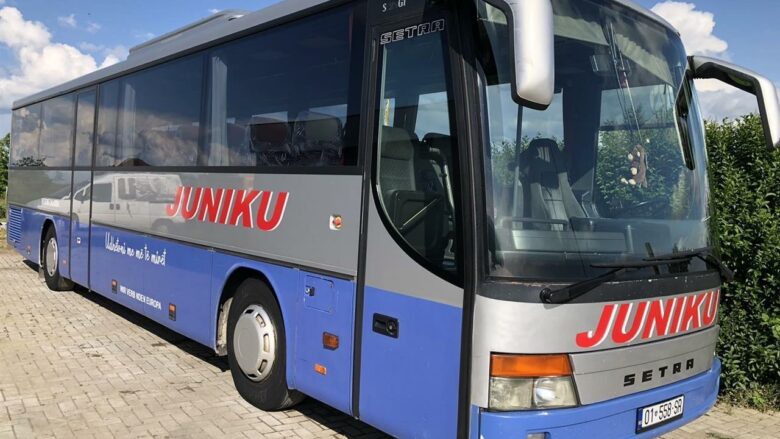Dëmtohen 11 autobusë të kompanisë “Juniku Reisen” në Junik, dëmi arrin vlerën rreth 50 mijë euro