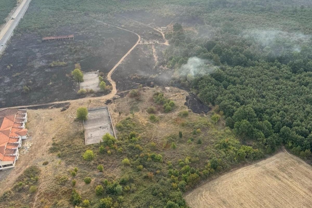 KFOR-i ndihmon në shuarjen e zjarreve në Gjakovë