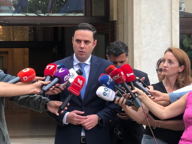 Abdixhiku: LDK nuk do të mbështesë kandidatët e LVV-së për kryetar të Kuvendit