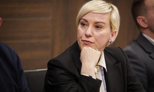 Propozimet e VV për kryeparlamentare, Halimi: Gratë s’po paraqiten si subjekte të lirisë, por si figura të instrumentalizuara