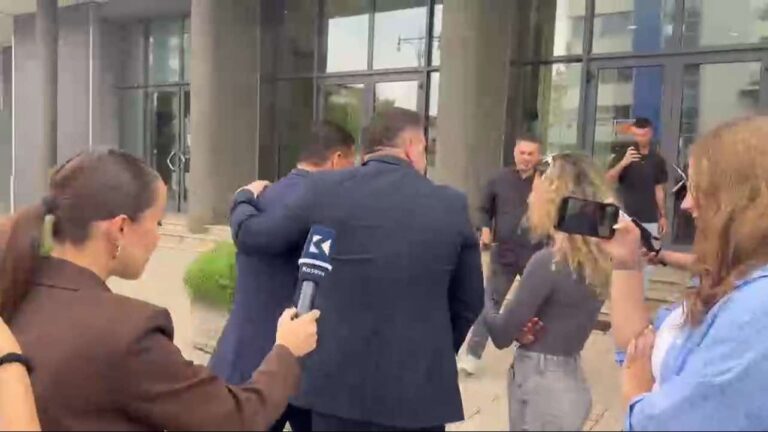 Hynë bashkë në Kuvend, Bekë Berisha: Ia jap votën Agim Bahtirit nëse propozohet për kryetar të Kuvendit