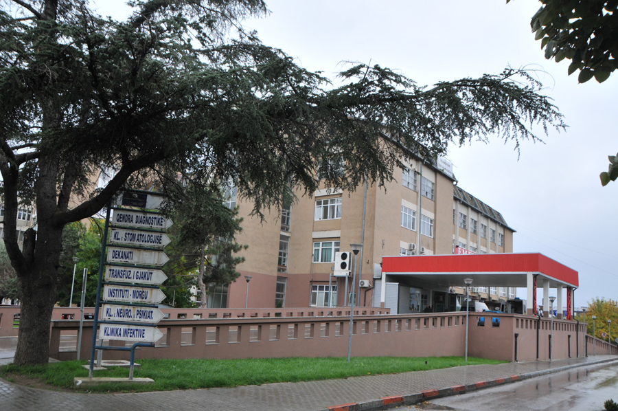 Tentim vrasje në Prishtinë, dy të therur me thikë dërgohen në QKUK