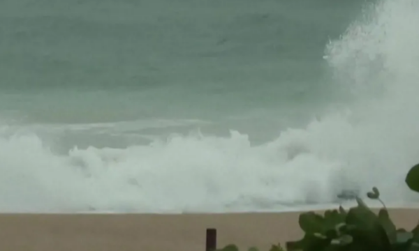 Më shumë se 500,000 njerëz urdhërohen të evakuohen për shkak të tajfunit që po i afrohet Vietnamit