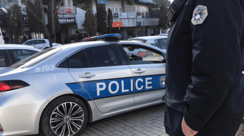 Policia kap substancë të dyshuar tek ngasësi i një motoçiklete në Fushë Kosovë