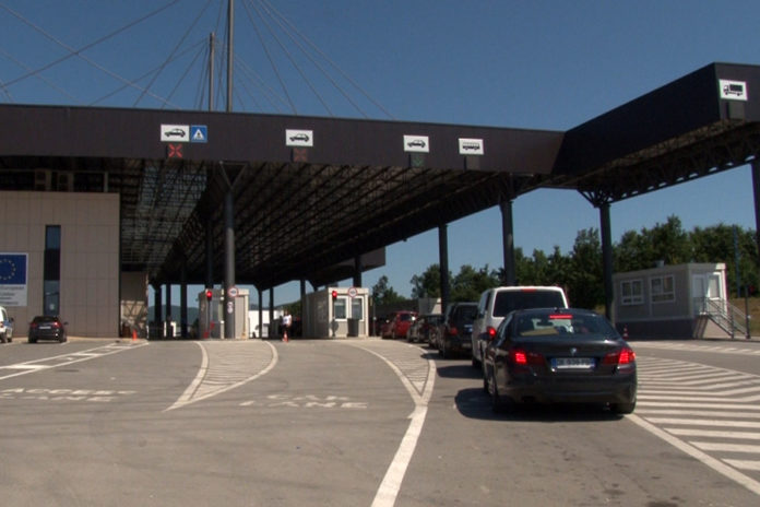 Pritjet kufitare: Gjysmë ore për të hyrë e dalë nga Kosova