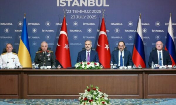 Ministri i Jashtëm turk tregon se çka po kërkon Rusia për ndërprerjen e agresionit në Ukrainë