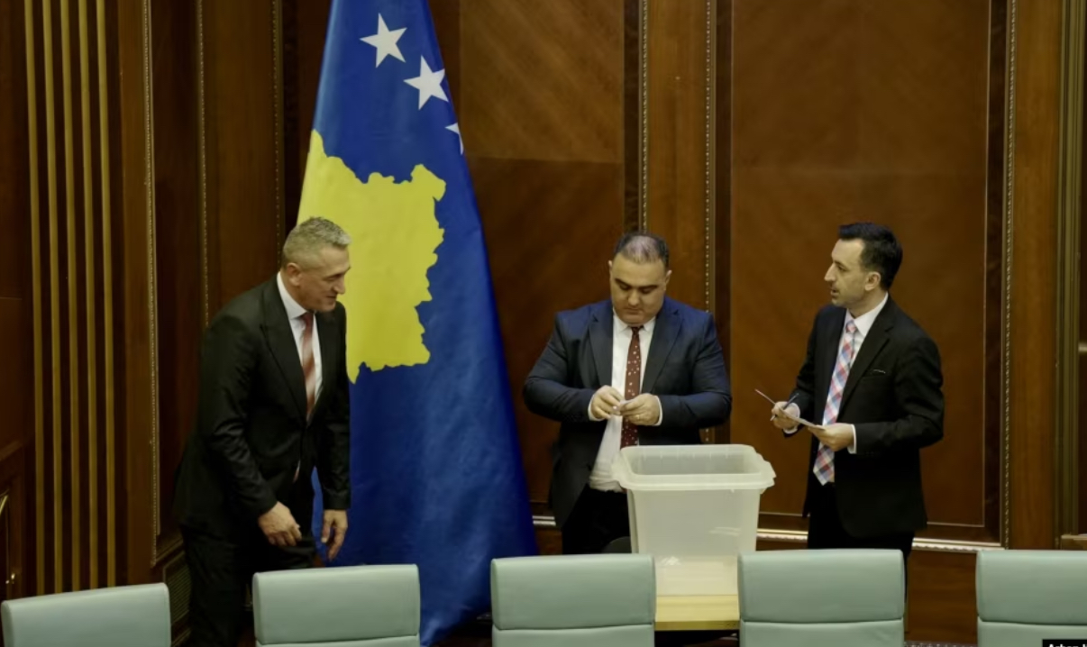 Konstituimi i Kuvendit peng i votimit për nënkryetarin serb, Nenad Rashiq sot e ka mundësinë e fundit