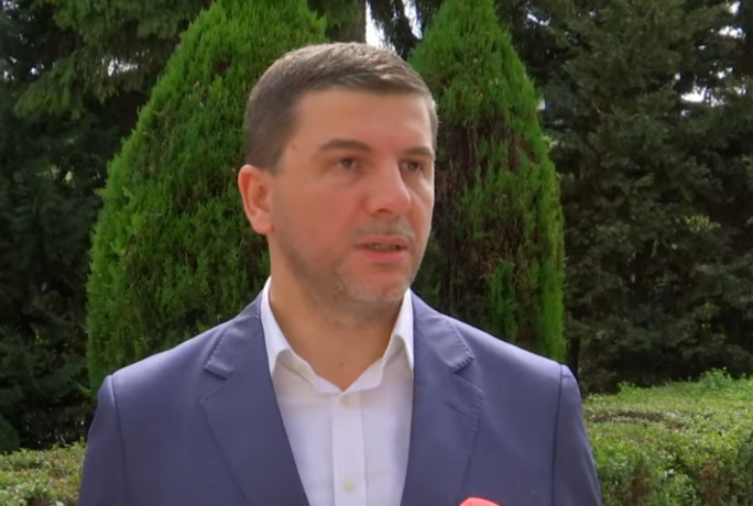 Krasniqi thotë se Kurti e ftoi në takim për Rashiqin: E refuzova – në rrethana tjera do të ishte nënkryetar shumë i mirë