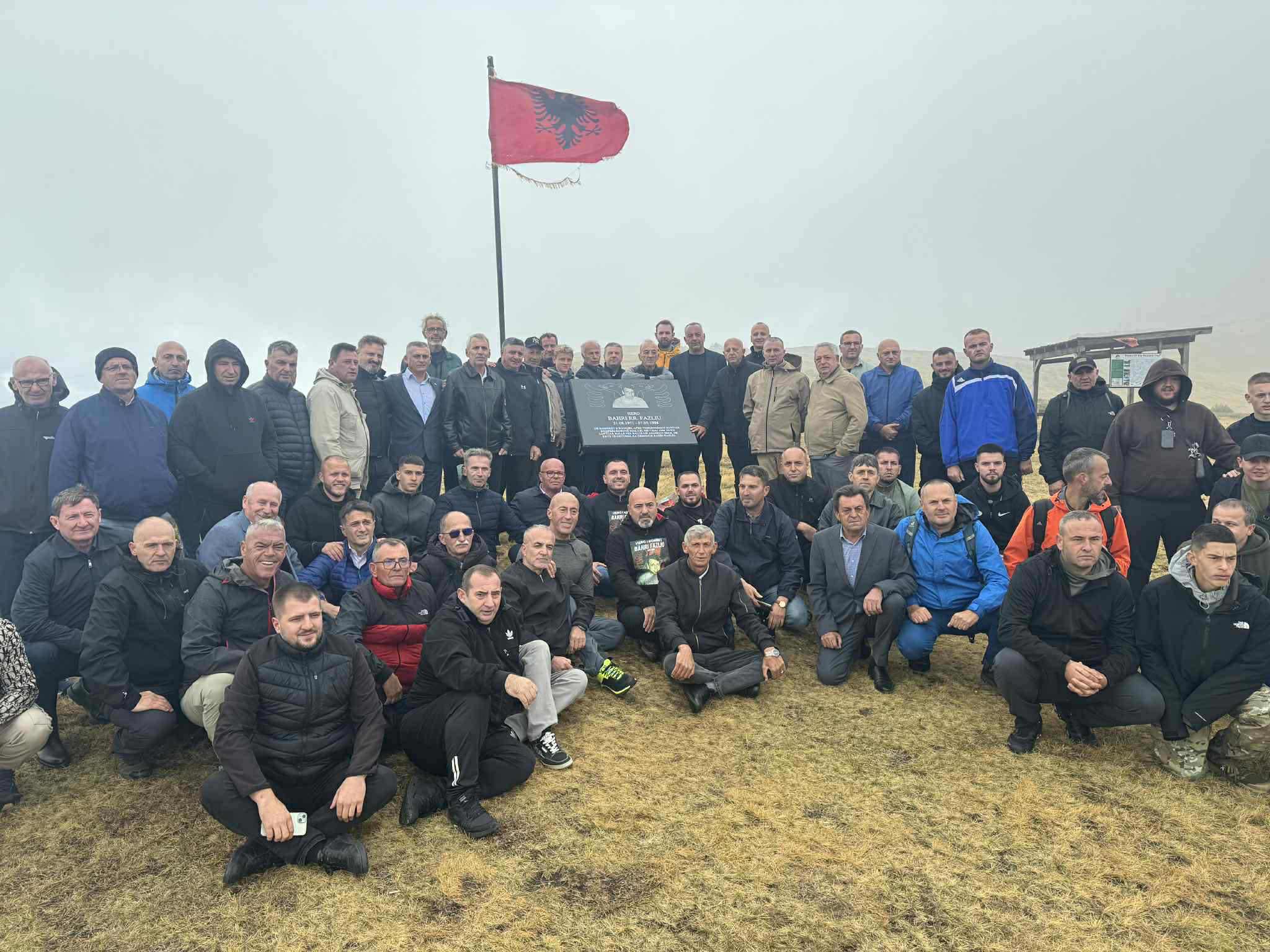 Haradinaj bën homazhe në vendin e rënies së heroit, Bahri Fazliu për ditëlindjen e tij