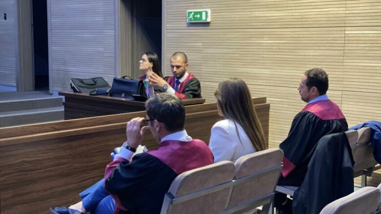 Rasti i gazit lotsjellës në Kuvend – Haxhiu, Kadaj e Lekaj dalin para gjykatës