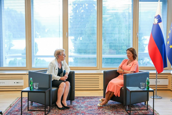 Gërvalla takon Fajon në Bled, shqyrtohet njohja e patentë shoferëve të Kosovës në Slloveni