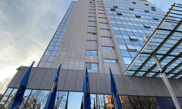 Qeveria rrit shpenzimet, për tre muaj i harxhon afro 800 milionë