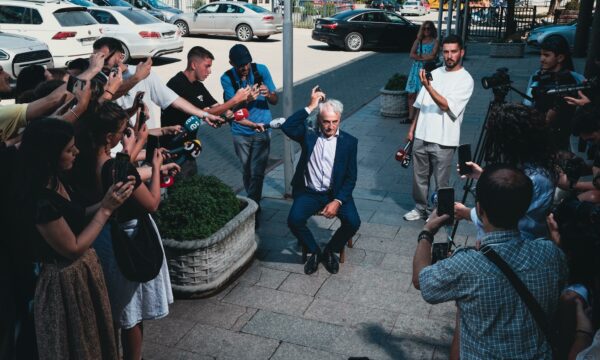 Koci e përsërit kërkesën për të marrë pjesë në seancë të Kuvendit si qytetar