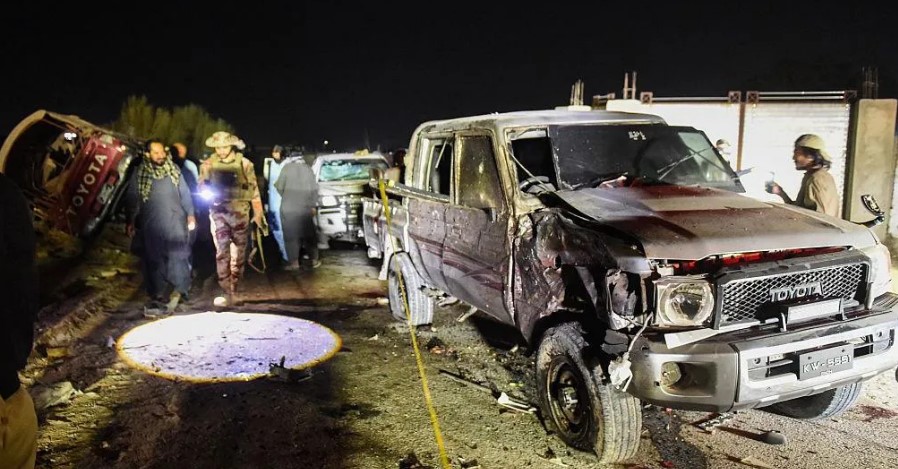 Dhjetëra të vdekur nga një shpërthim me bombë, pranë një tubimi politik në Pakistan