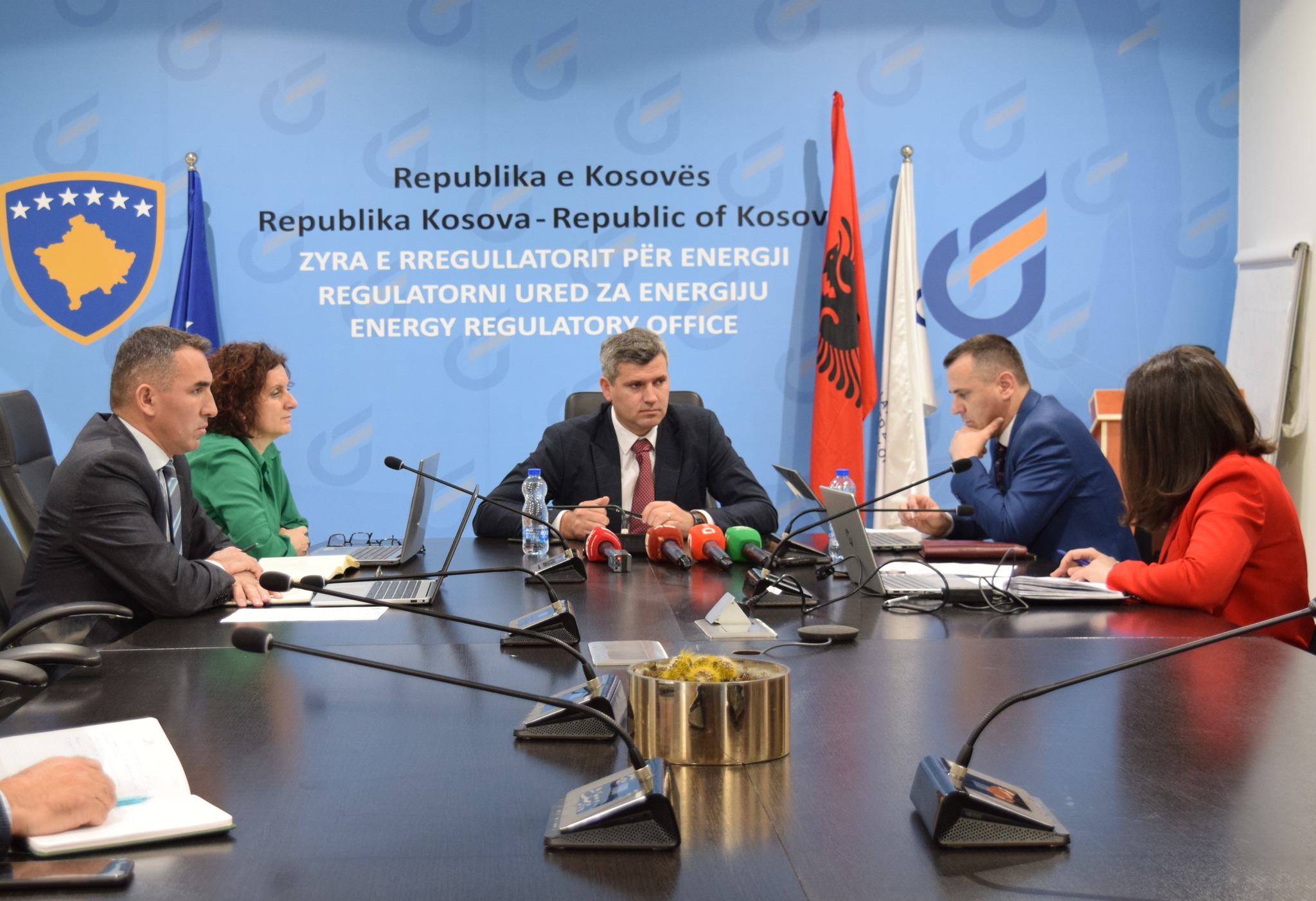 ZRRE mblidhet nesër, në rend dite shqyrtimi i aplikimeve të disa kompanive për licencim për furnizim me rrymë