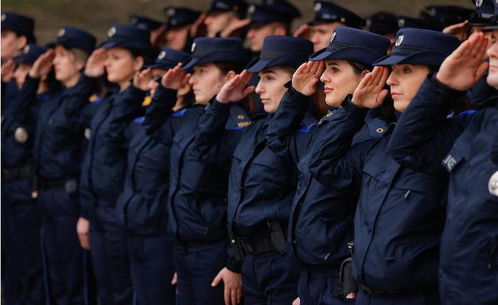 Hoti ngre shqetësimin: Policëve u mungon shujta e plotë dhe veshmbathja cilësore për verë e dimër