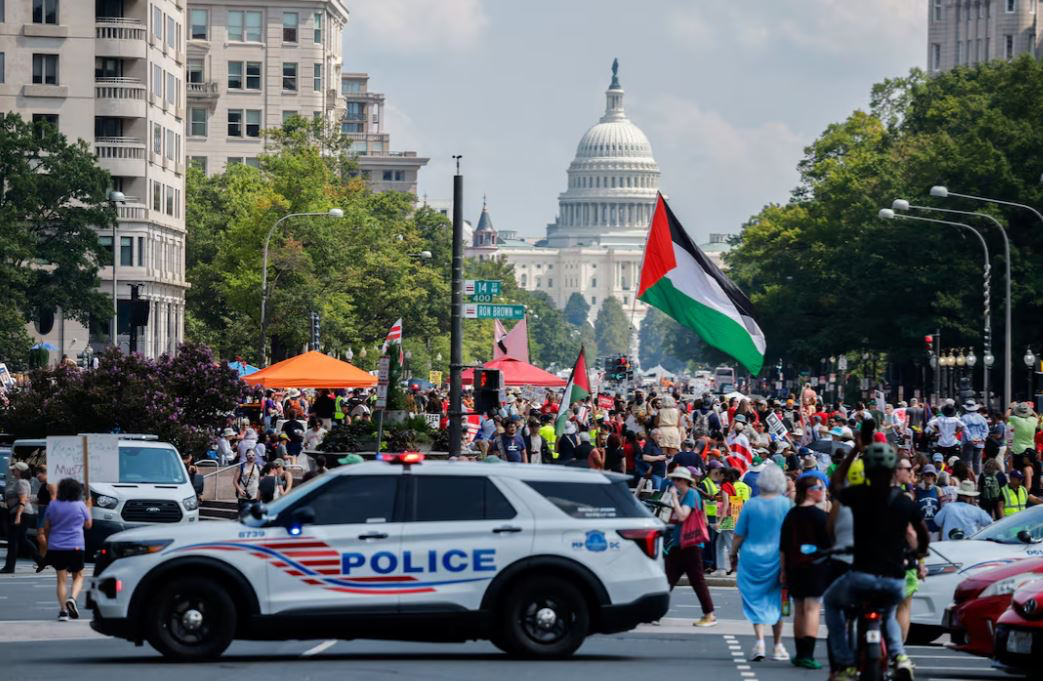 Banorët e Washingtonit protestojnë kundër vendosjes së trupave të Trumpit në qytet