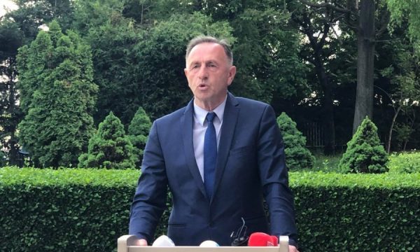 Azemi: Paga minimale s’mjafton për jetesë, 400 punëtorë të UP paguhen nën minimum