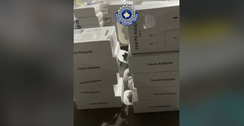 Dogana zbulon kontrabandën me mbushës së telefonave