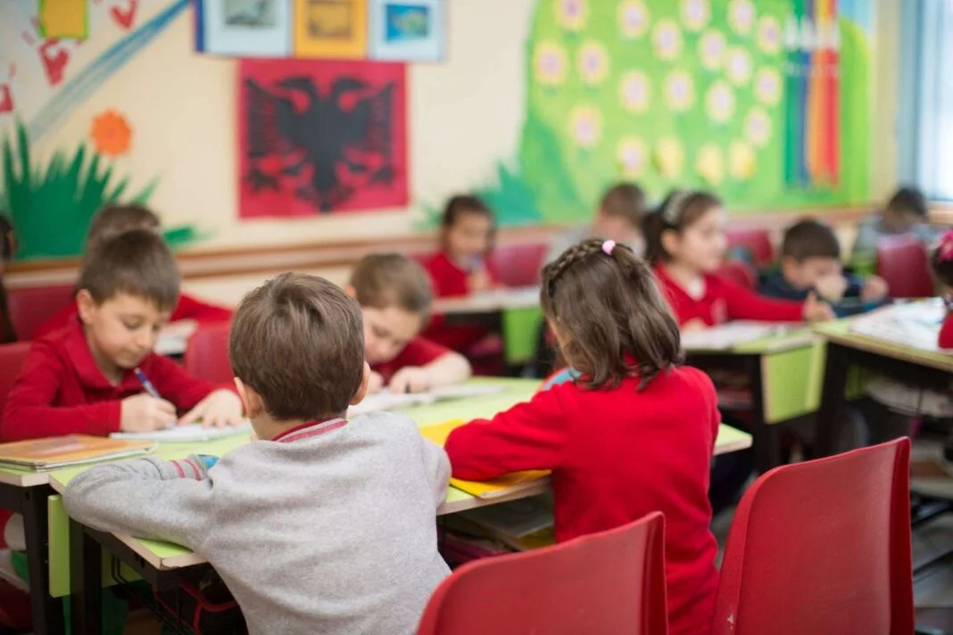 Nis sot viti i ri shkollor në Shqipëri