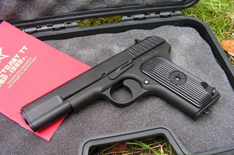 AK/47, pistoleta e karikatorë në shtëpi – Arrestohet një person në Prishtinë