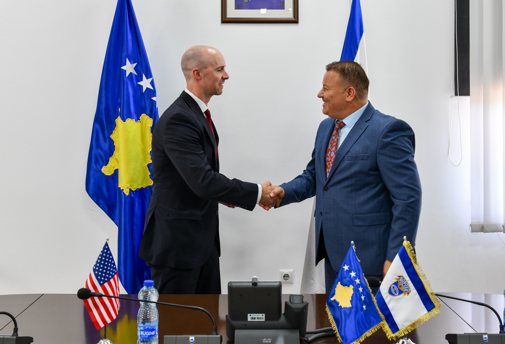 Hoxha takon zyrtarin e FBI-së: Bashkëpunimi ka dhënë rezultate të prekshme në fushën e sigurisë