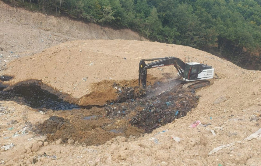 Për shkak të shiut, shtyhen gërmimet për të pagjeturit në Kozhle të Novi Pazarit