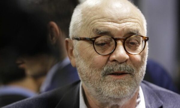 Maliqi për deputetët e VV-së që s`po paraqiten në gjykatë: A i marrin flet-amnestit nga Kurti?