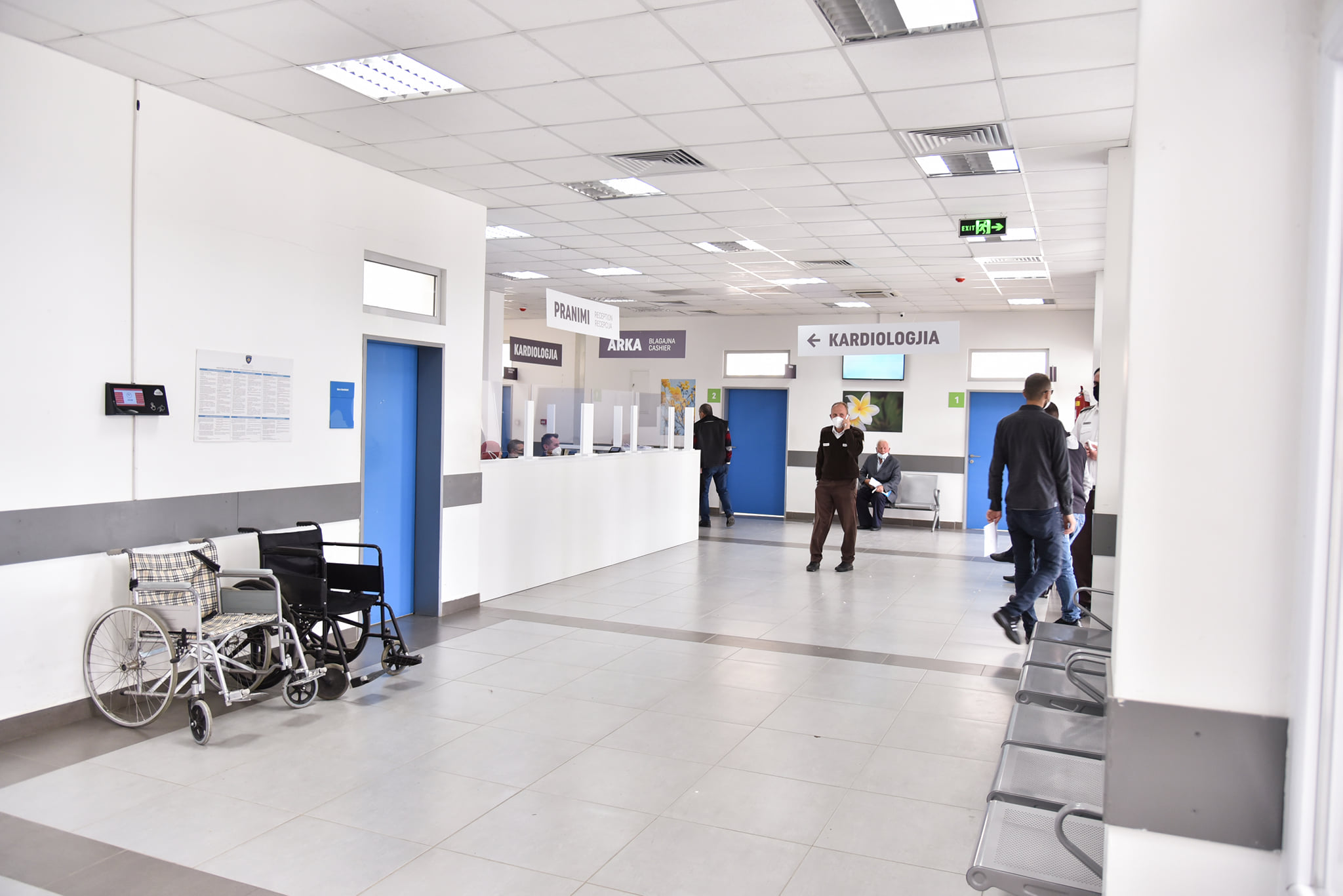 Rënia e shpeshtë e sistemit të termineve në Ambulancën Specialistike frustron pacientët