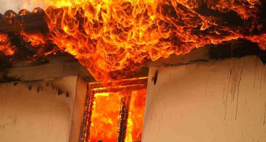 Digjet një shtëpi në Shkup