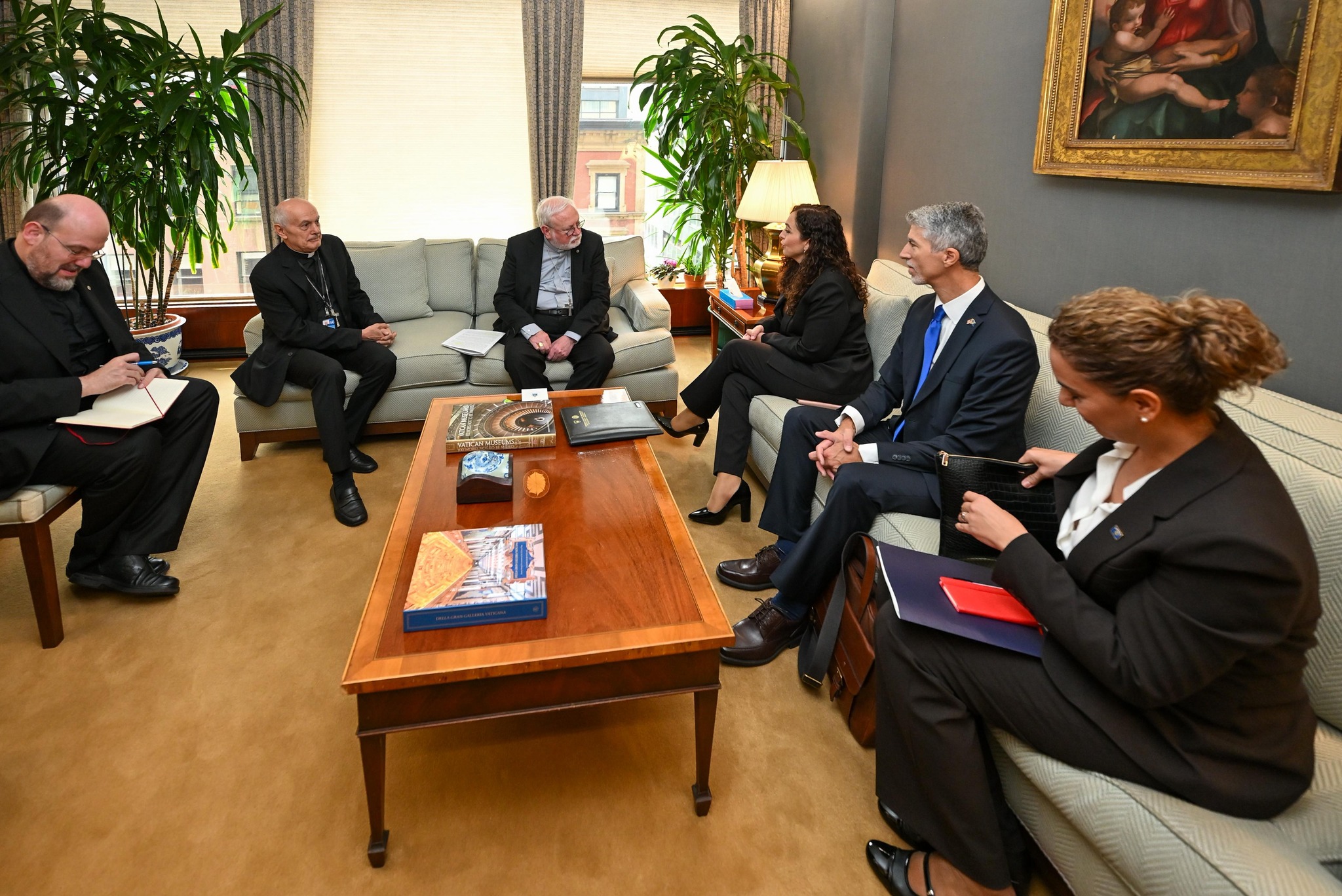 Osmani i kërkon kryediplomatit të Selisë së Shenjtë njohjen nga Vatikani dhe e fton Papën për vizitë