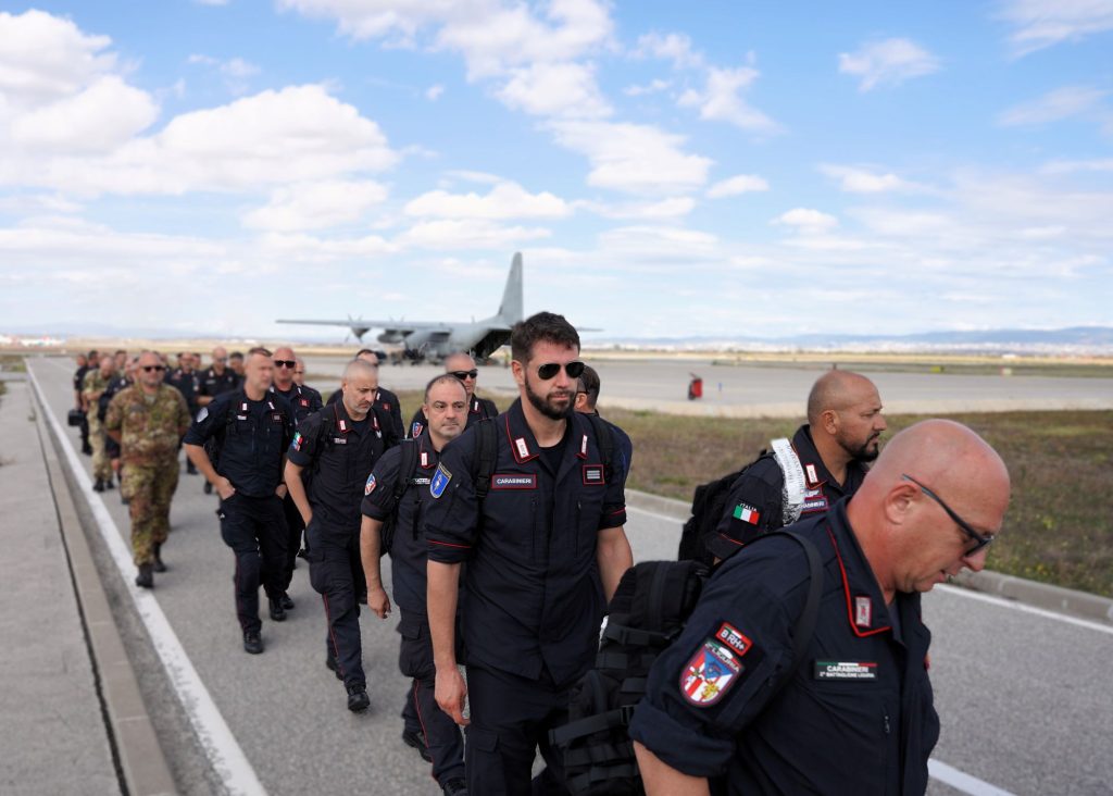 Zgjedhjet e 12 Tetorit, Italia i sjell 24 karabinierë në Kosovë