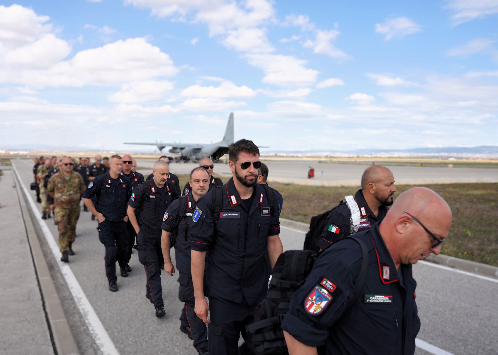 Zgjedhjet e 12 Tetorit, Italia i sjell 24 karabinierë në Kosovë