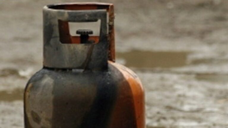 Shpërthen bombolë gazi në Gjakovë – dëme materiale, pa të lënduar