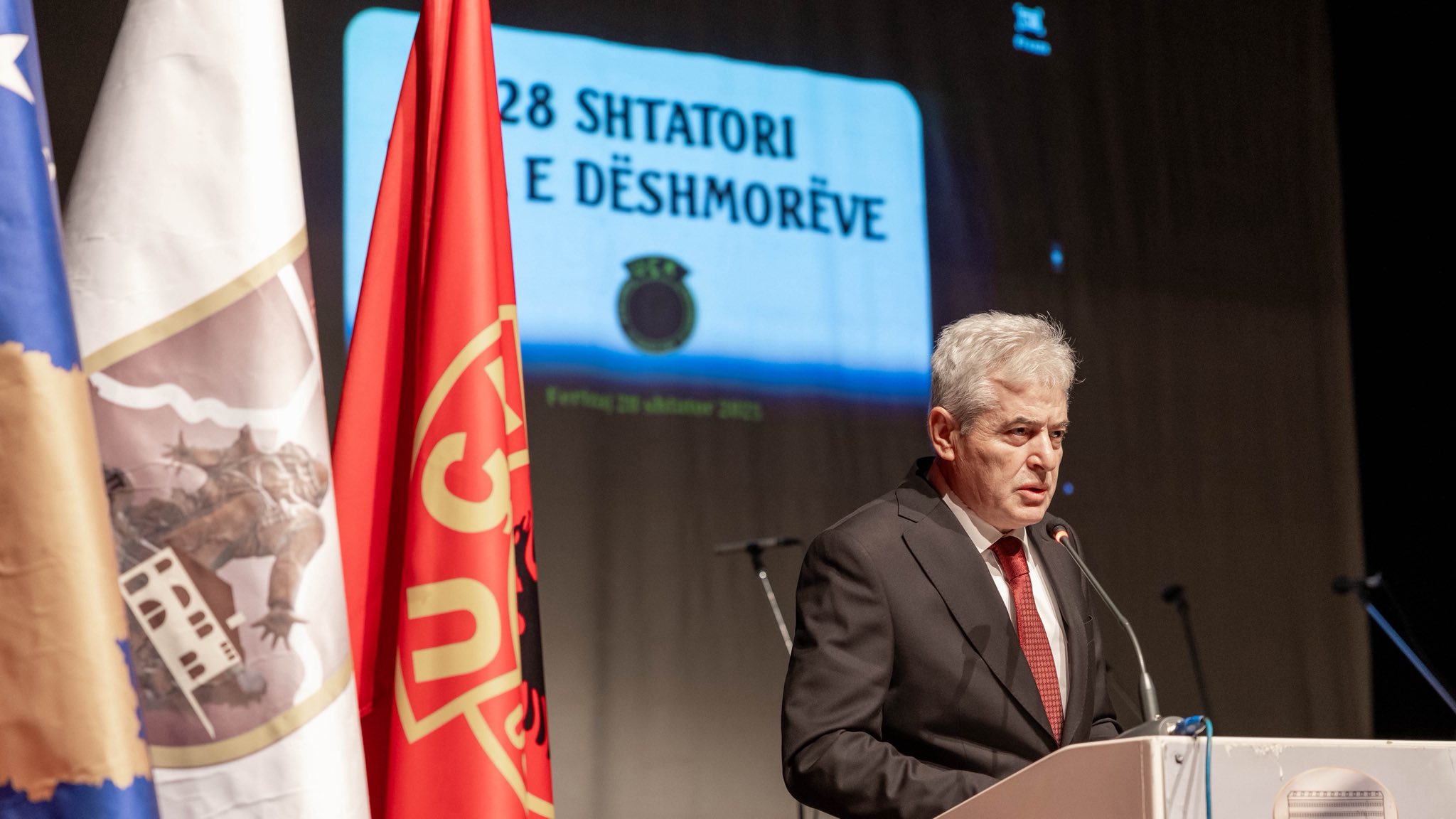 Ali Ahmeti: Albin Kurti po përkrah hapur politikën anti-shqiptare të Hristian Mickoskit