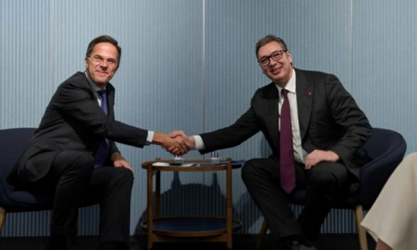 Sekretari i NATO’s njofton për takimin me Vuçiq, tregon se ka kërkuar llogari për sulmet ndaj KFOR dhe Banjskën