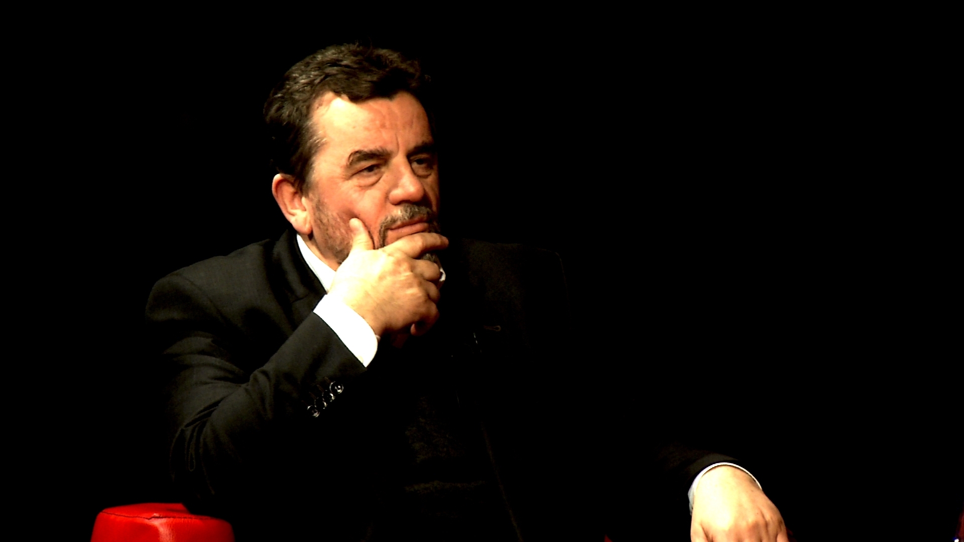 Krasniqi: Drejtuesi abnormal shtetërorë mundohen ta destabilzojnë vendin dhe ta rrisin mjerimin e njerëzve