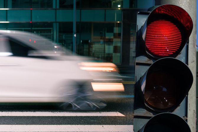 Kaos në komunikacionin e Fushë Kosovës, semaforët jashtë funksionit